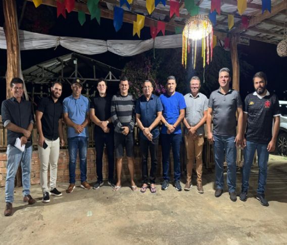 Prefeito Tita de Biu Domingos e vice Jolmácio se reúnem com vereadores para alinhar ações administrativas em Caturité
