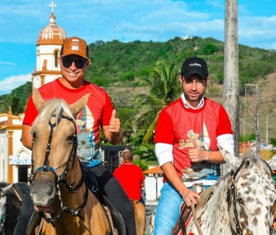 Michel Henrique participa de cavalgada tradicional em Lagoa de Dentro e reforça parceria política com prefeito Zezinho